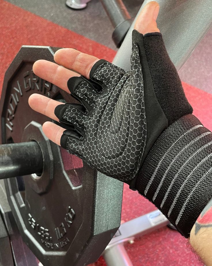 GYM GLOVES